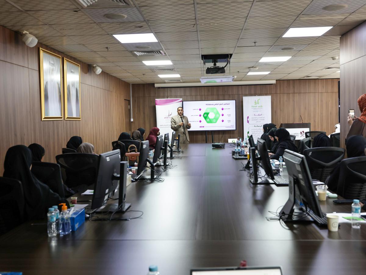 ورشة "التربية المسؤولة مفتاح السلامة الرقمية" لموظفي وزارة العمل